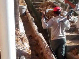 Homem cai de escadaria de obra no Conjunto Adélia Lira, em Maragogi