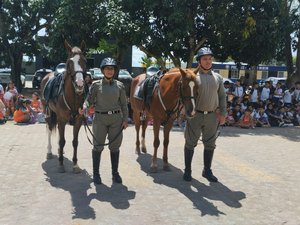 Mais de mil alunos de escolas de Arapiraca já visitaram o 3º BPM em homenagem ao Dia do Soldado