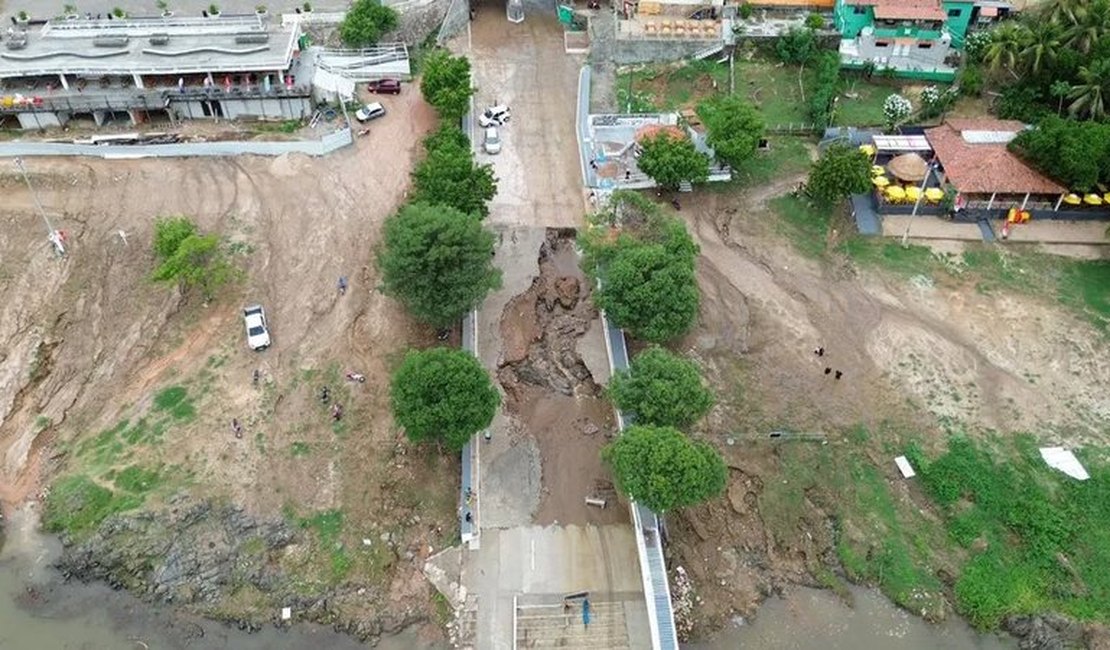 'Choveu dois meses em dois dias', diz coordenador da Defesa Civil sobre enxurrada em Piranhas