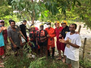 Nível do Rio Mundaú sobe e trio fica preso em ilha