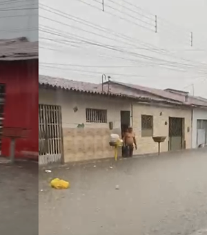 Chuvas intensas atingem São Miguel dos Campos e deixam ruas alagadas