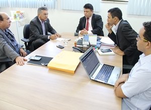 Arapiraquenses criam sistema de gerenciamento financeiro e apresentam ao Itec