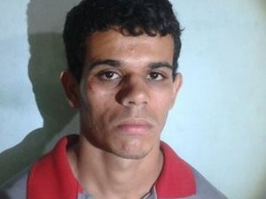 Jovem é flagrado armado em conjunto residencial de Arapiraca