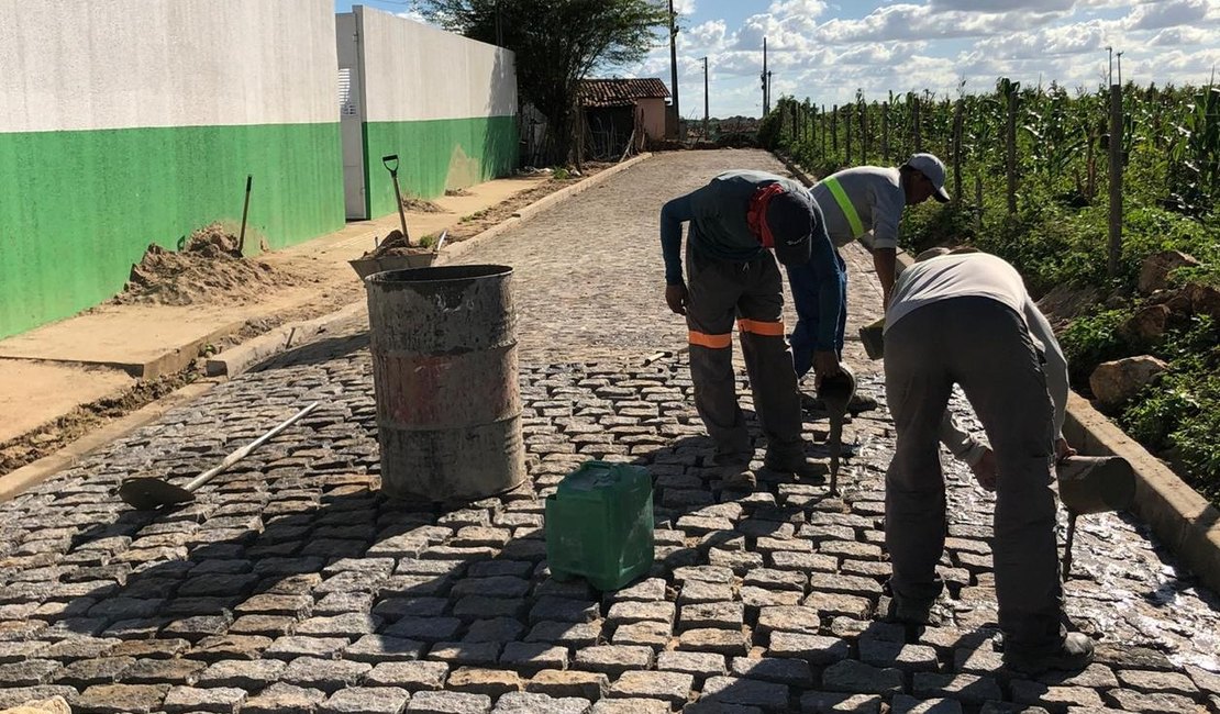 Obra de pavimentação leva mais qualidade de vida à população em Major Izidoro