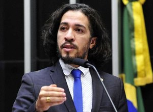 Rodrigo Maia anuncia no plenário renúncia de Jean Wyllys