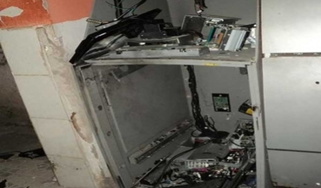 Bandidos explodem cofre de agência bancária em Paulo Jacinto