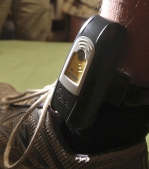Entenda como funciona a tornozeleira eletrônica