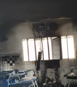 Incêndio atinge sala de aula de escola no bairro Canafístula, em Arapiraca
