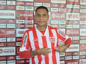 Sem contrato, Bryan faz elogios ao CRB e sua estrutura