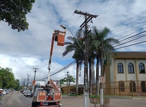 Avenida e Praça Santa Rita de Cássia, no Farol, recebem nova iluminação em LED