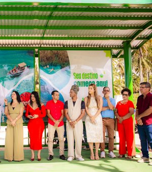 Prefeitura de Japaratinga inaugura modernos pontos de ônibus na cidade