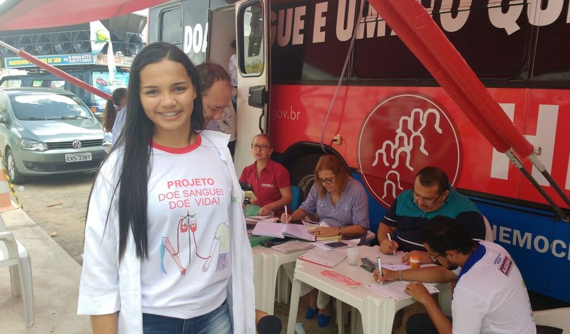 Estudantes de Arapiraca se unem ao Hemoar em campanha para doação de sangue