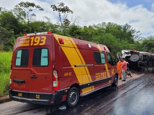 Homem morre após capotamento de carreta no Benedito Bentes