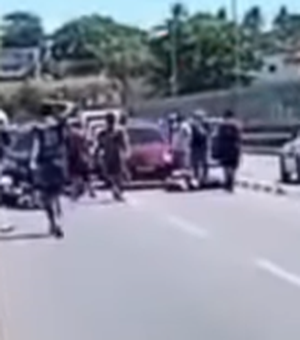 Motociclista fica ferido após empinar moto na Ponte do Vale do Reginaldo, em Maceió
