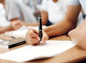 Após falta de energia, prova é suspensa e candidatos aguardam nova data