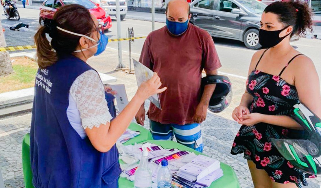 Prefeitura pede ajuda da população no combate à pandemia durante ação no Centro