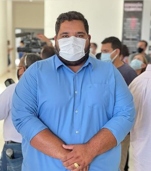 Vereador Túlio Freire solicita compra emergencial de vacinas contra a covid-19 para Arapiraca
