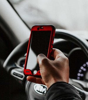 Multas por uso de celular ao volante crescem 33% em 2018