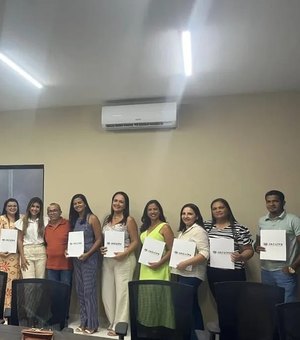 Prefeita entrega portaria dos técnicos e coordenadores da Educação de Jacuípe