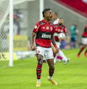 Flamengo marca cinco vezes em 23 minutos, vira jogo e goleia São Paulo
