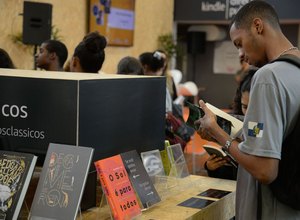 Cursos a distância superam presenciais em nota máxima