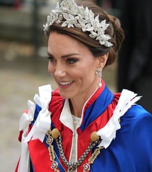 Kate Middleton homenageia Princesa Diana e Rainha Elizabeth na coroação de Rei Charles III