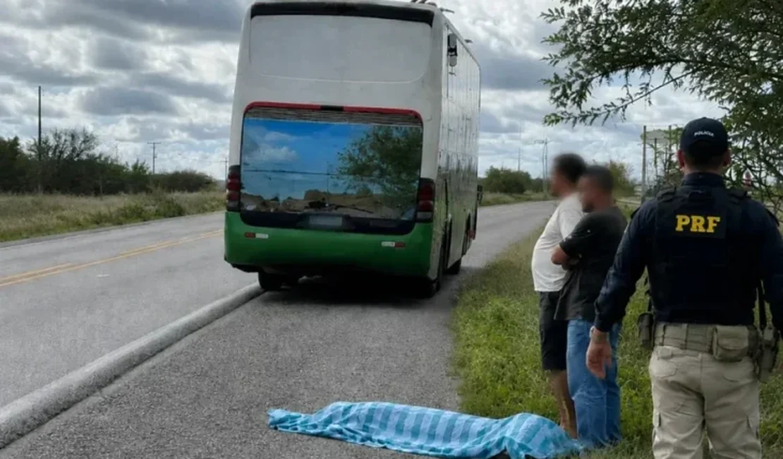 Mulher morre após ser atropelada por ônibus na BR-423, em Delmiro Gouveia