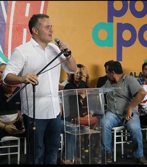Mesmo com proibição do TRE, Renan Filho participa de evento do governo em Santana do Ipanema