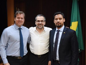 Ministro Weintraub garante à bancada que vai concluir obras de creches em Alagoas