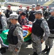 Corpo de PM que morreu em acidente automobilístico em Goiás chega a Alagoas