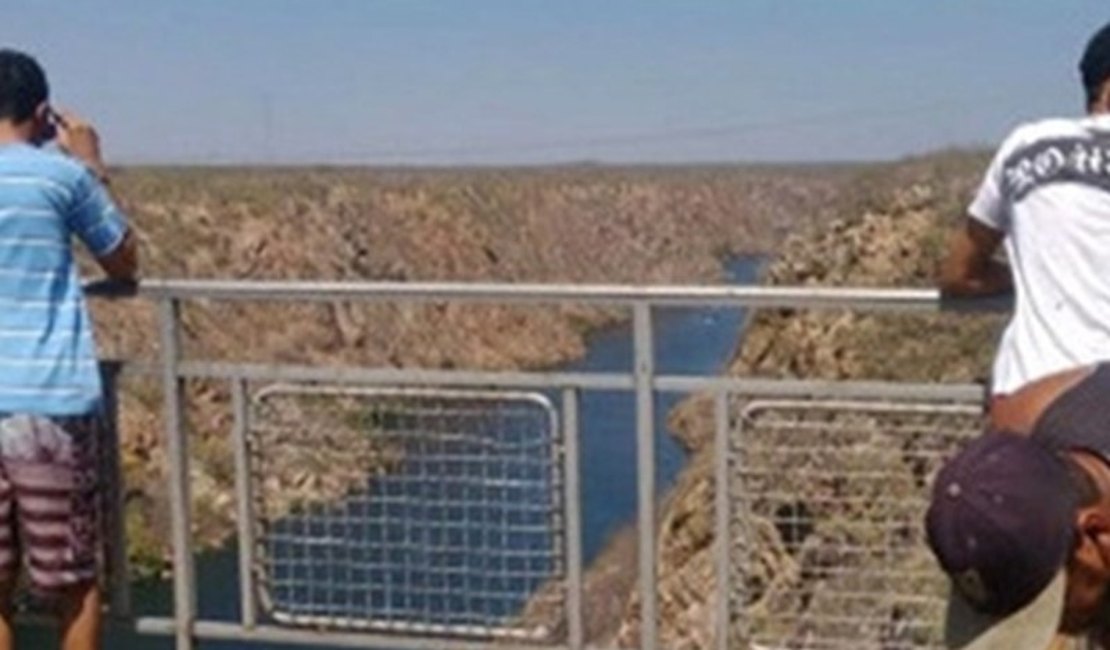 Turistas de SP são furtados em ponte entre Delmiro Gouveia e Paulo Afonso