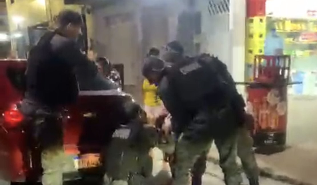 Policiais do Choque salvam criança que estava desacordada após se engasgar em Maceió