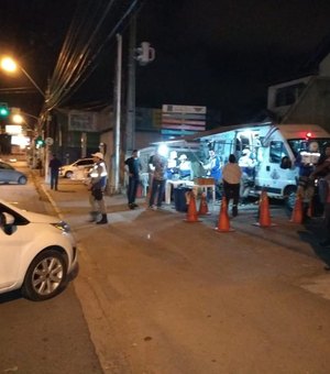 Operação Lei Seca prende sete e recolhe vinte e três CNHs em Maceió