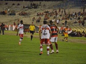 Pelo jogo de ida da pré-Copa do Nordeste, CRB perde para o Campinense por 1x0