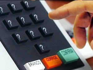 Adesivaços e carreatas marcam a agenda dos candidatos a prefeito de Maceió neste sábado