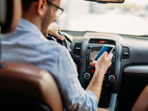Alagoanos insistem em usar o celular ao volante