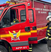 Incêndio atinge vegetação perto de escola e estabelecimentos comerciais na Jatiúca