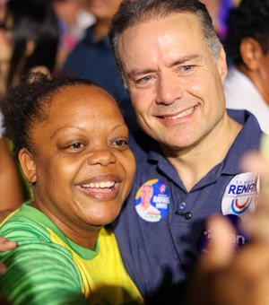 Renan Filho propõe bolsa para alunos com boas notas e promete novo ciclo de investimentos na educação