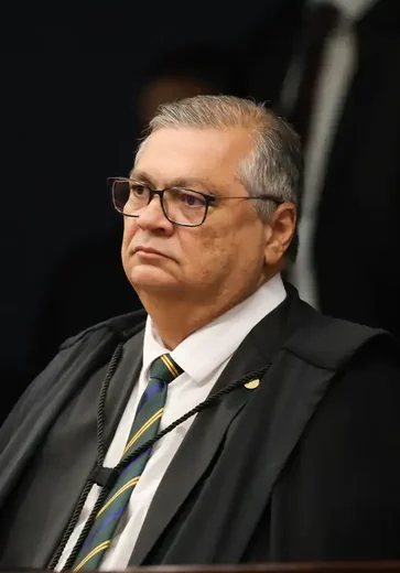 Flávio Dino abre apuração sobre emendas para produtora do filme de Bolsonaro