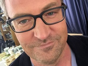 Matthew Perry estaria em busca de namorada em 'Tinder dos famosos'
