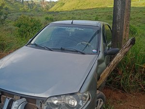 Barreira desliza na pista e causa acidente em Jacuípe