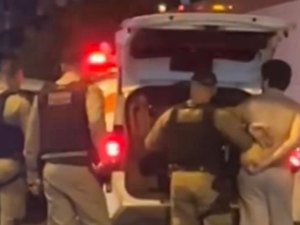 Influenciador digital de AL é preso por disparos de arma de fogo em frente a bar na Jatiúca