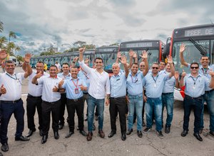 Prefeitura entrega mais 21 ‘Geladões’ e reforça frota de ônibus