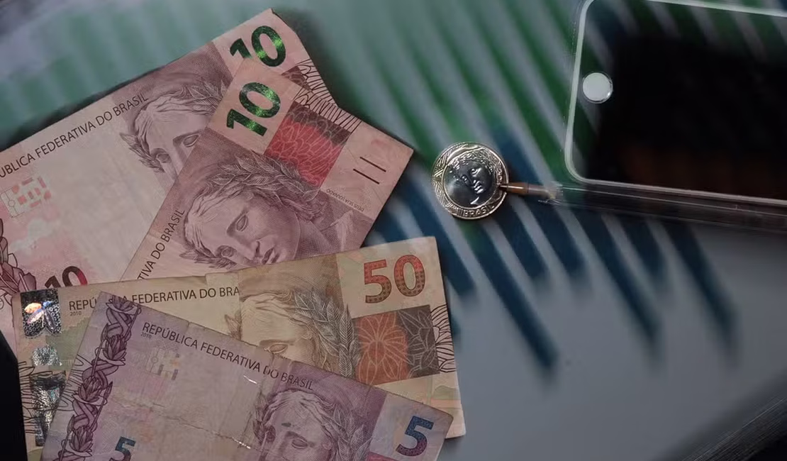 Por que o salário parece render cada vez menos, mesmo quando aumenta?