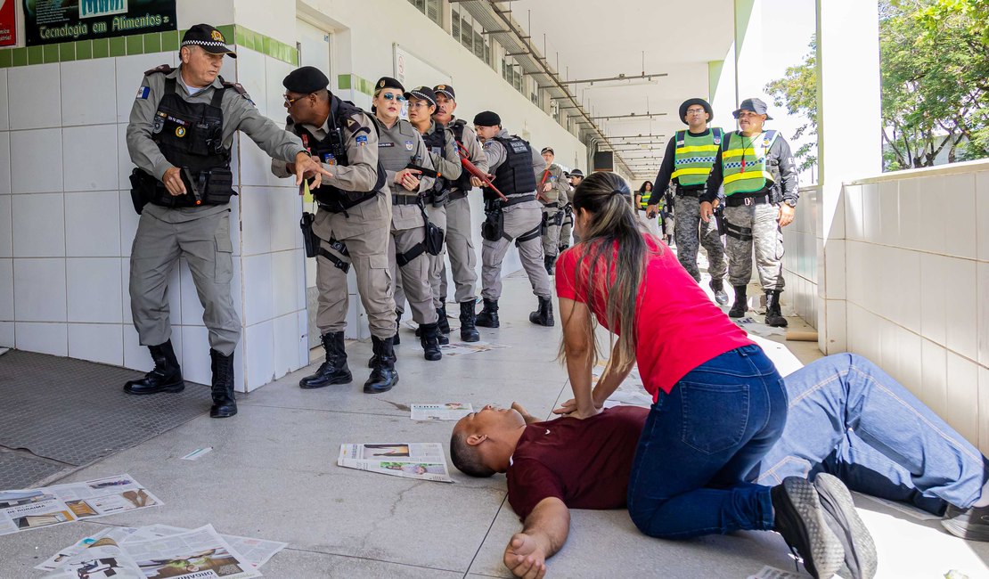 Polícia Militar promove simulado de intervenção em ataque a escolas