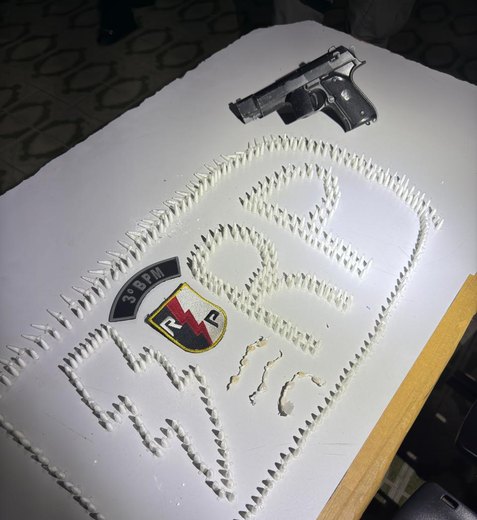 PM apreende drogas e simulacro de arma de fogo em Delmiro Gouveia e Arapiraca