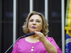 Tereza Nelma vota favorável para assegurar 100% dos recursos do Fundeb para o ensino público