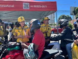 Campanha reforça práticas de segurança viária para motociclistas no Farol