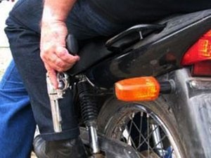 Menor suspeito de roubo a moto nega crime