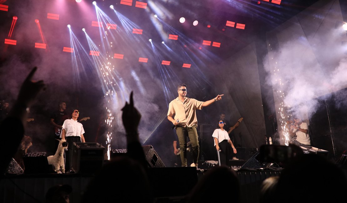 Festa da Juventude atrai milhares de pessoas a São Sebastião